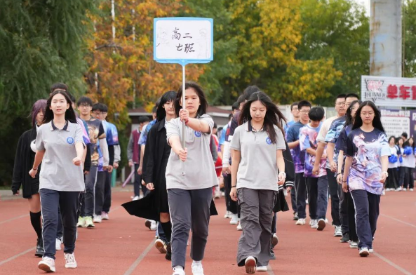 六力高级中学秋季运动会丨领先的不是奖牌，而是闪光的我们