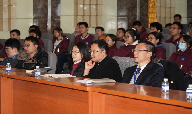 六力高级中学携手天津科技大学丨六力讲坛丨《人工智能对未来各行业发展的影响》科技报告会